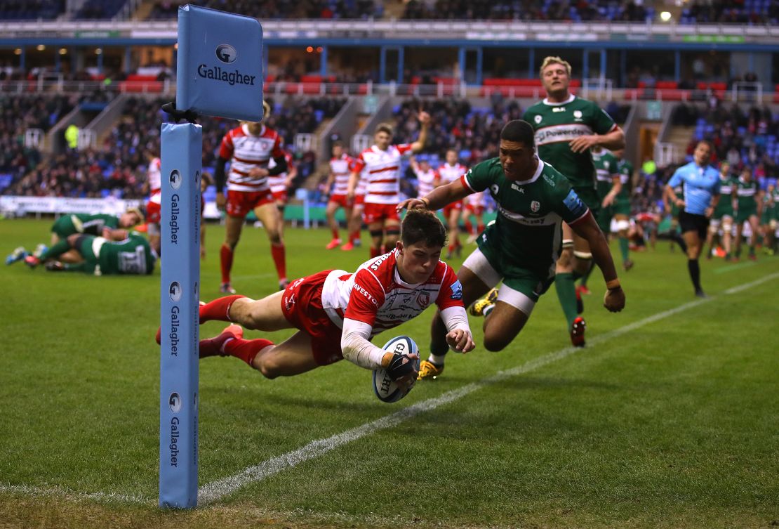 Louis Rees -Zammitt of Gloucester scores a try during the Gallagher Premiership Rugby match between London Irish and Gloucester Rugby at on February 22, 2020 in Reading, England.