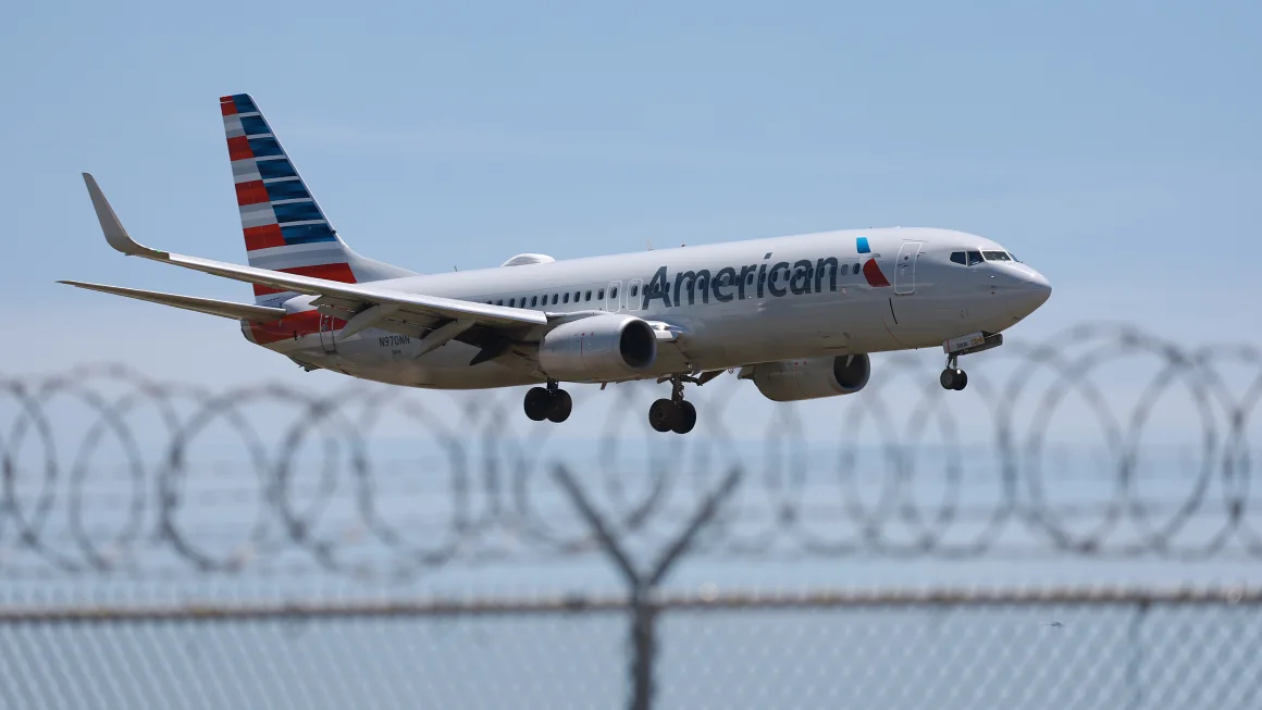 American Airlines flight attendant faces child porn charge after allegedly filming minors in airplane bathrooms, DOJ says (cnn.com)