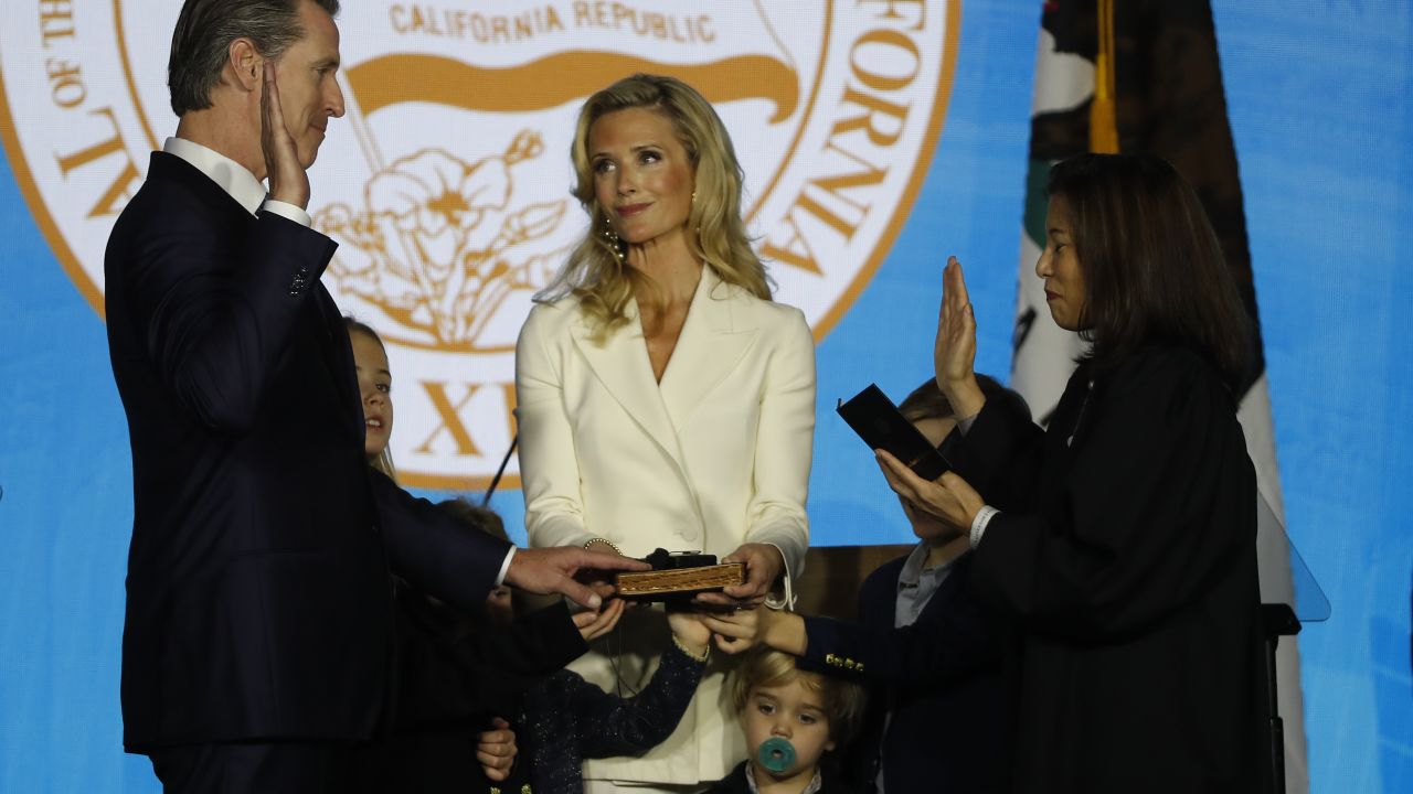 SACRAMENTO, CA - JANUARY 07: Gavin Newsom (L) is sworn in as governor of California by California Chief Justice Tani Gorre Cantil-Sakauye (R) as Newsom's wife, Jennifer Siebel Newsom (C), watches on January 7, 2019 in Sacramento, California. Gavin Newsom will begin his first term as the 40th governor of California after serving as the 42nd Mayor of San Francisco as well as Lieutenant Governor of California since 2010 alongside outgoing governor Jerry Brown (Photo by Stephen Lam/Getty Images)