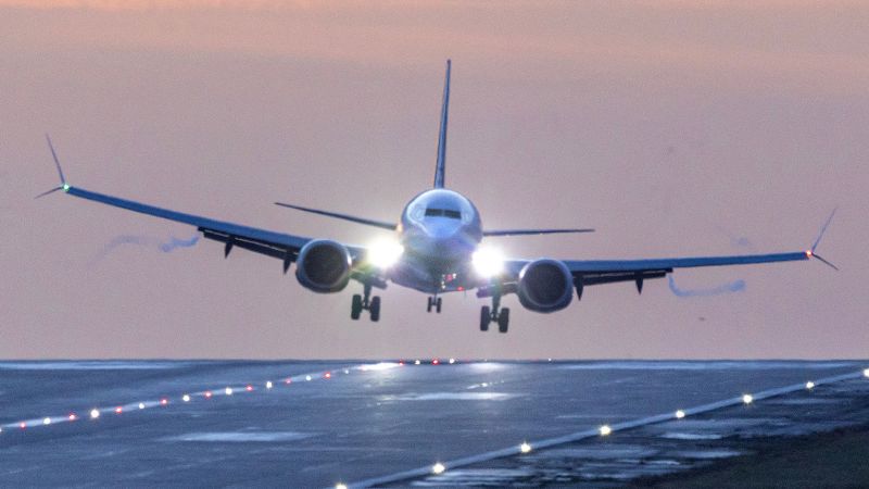 Пътниците се събуждат в „грешната“ държава, докато бурята Иша опустошава плановете за полети