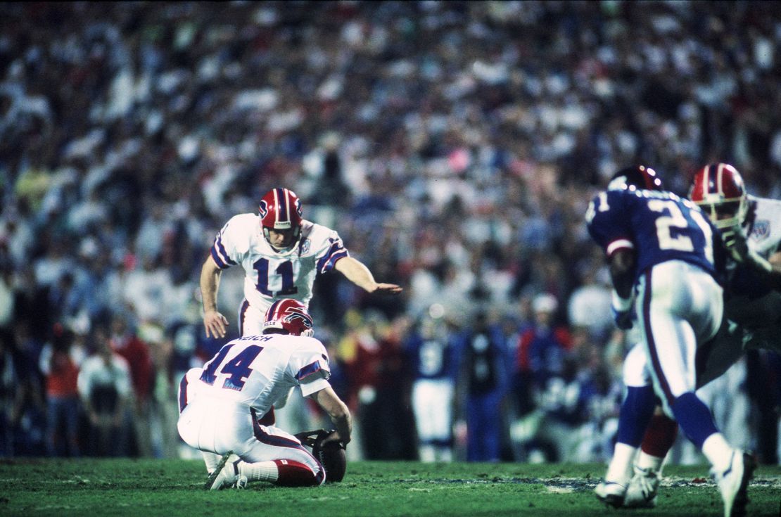 12 Jan 1991:  Kicker Scott Norwood #11 of the Buffalo Bills misses a 47-yard, game-winning field goal wide right in the final moments of the Bills 20-19 loss to the New York Giants in Super Bowl XXV at Tampa Stadium in Tampa, FL. (Photo by Icon Sportswire)