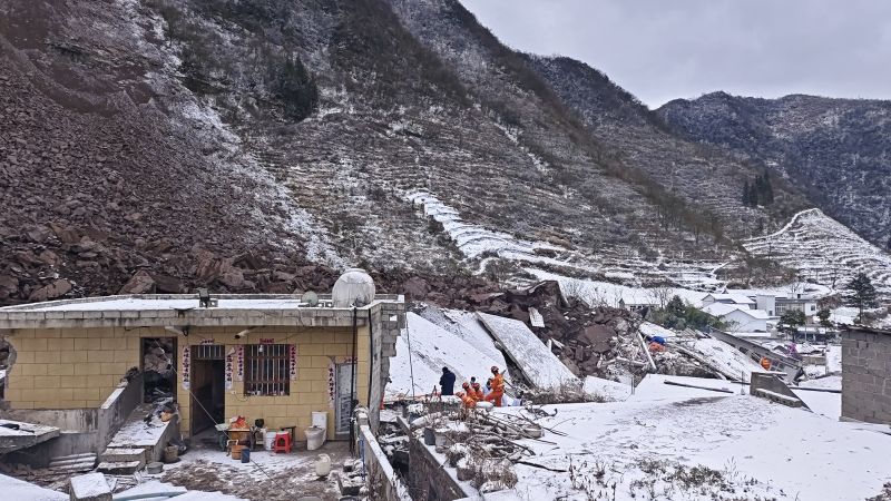 China landslide: Death toll reaches 25 after landslide buries dozens in freezing winter temperatures