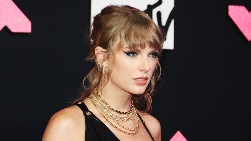 Man arrested outside Taylor Swift's NYC home again, charged with