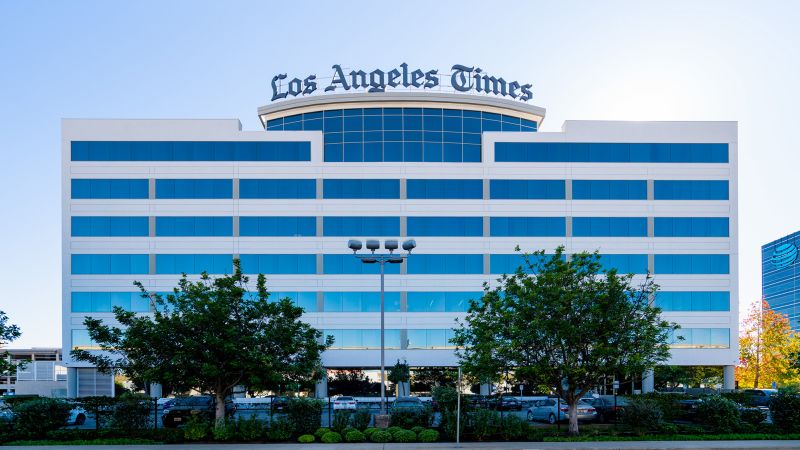Лос Анджелис Таймс се потапя в „хаос“, тъй като се задават брутални съкращения и старши редактори го обявяват за напускане