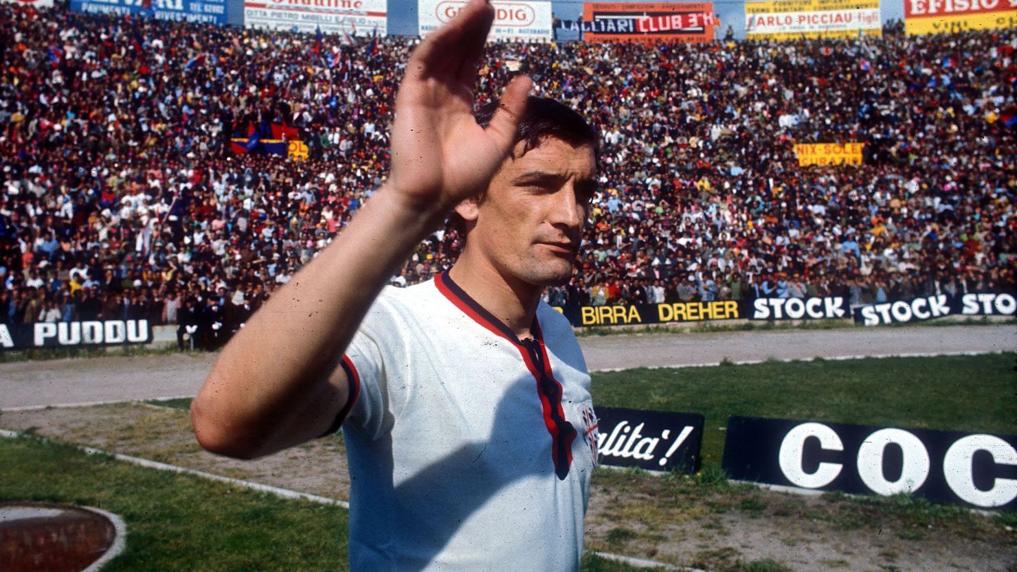The Italian footballer Luigi 'Gigi' Riva at Cagliari ca. 1970. (Photo by: HUM Images/Universal Images Group via Getty Images)