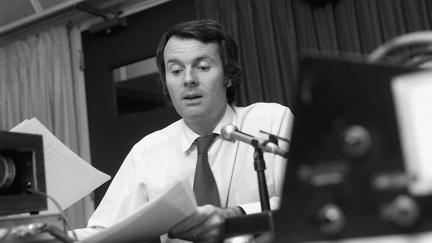 NEW YORK - APRIL 24: Charles Osgood on CBS radio.  Image dated April 24, 1972. (Photo by CBS via Getty Images)