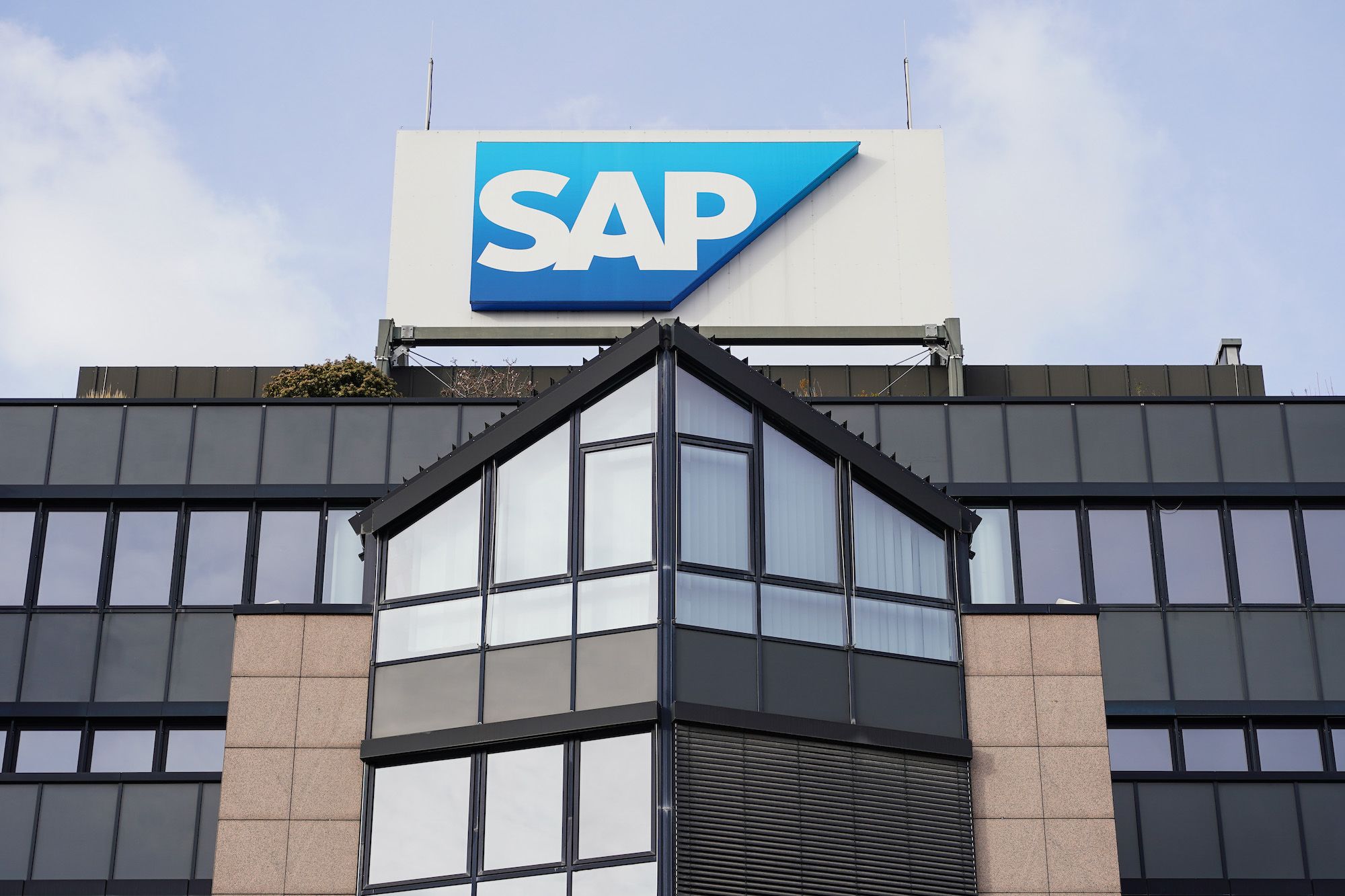 SAP unveils restructuring plan to trim costs, move to affect 8,000 jobs