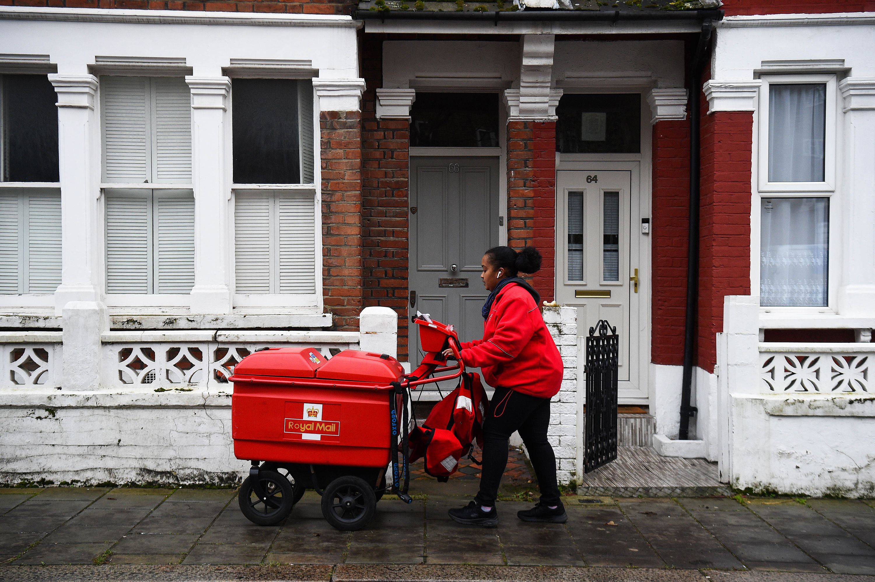 Royal Mail is on the brink. Cutting letter deliveries to 3 days a week  could save it | CNN Business