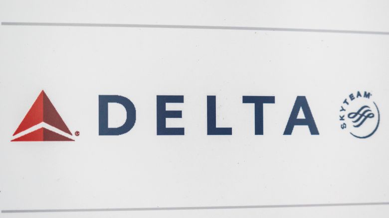 ATLANTA, GEORGIA, ESTADOS UNIDOS - 2019/11/08: Logotipo de Delta Airlines visto en el Aeropuerto Internacional Hartsfield-Jackson de Atlanta.  (Foto de Alex Tai/SOPA Images/LightRocket vía Getty Images)