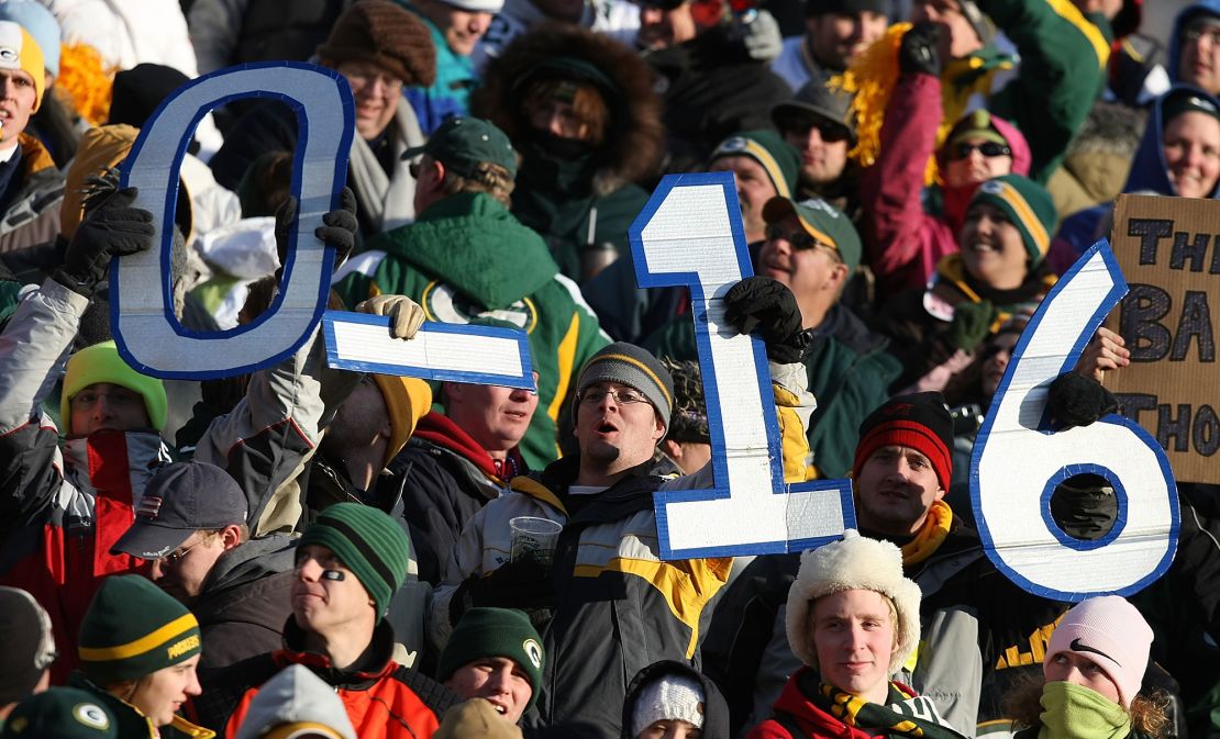 GREEN BAY, WI - DECEMBER 28: Fans hold signs indicating the impending record of the Detroit Lions during a game between the Lions and the Green Bay Packers on December 28, 2008 at Lambeau Field in Green Bay, Wisconsin. The Packers defeated the Lions 31-21. (Photo by Jonathan Daniel/Getty Images)