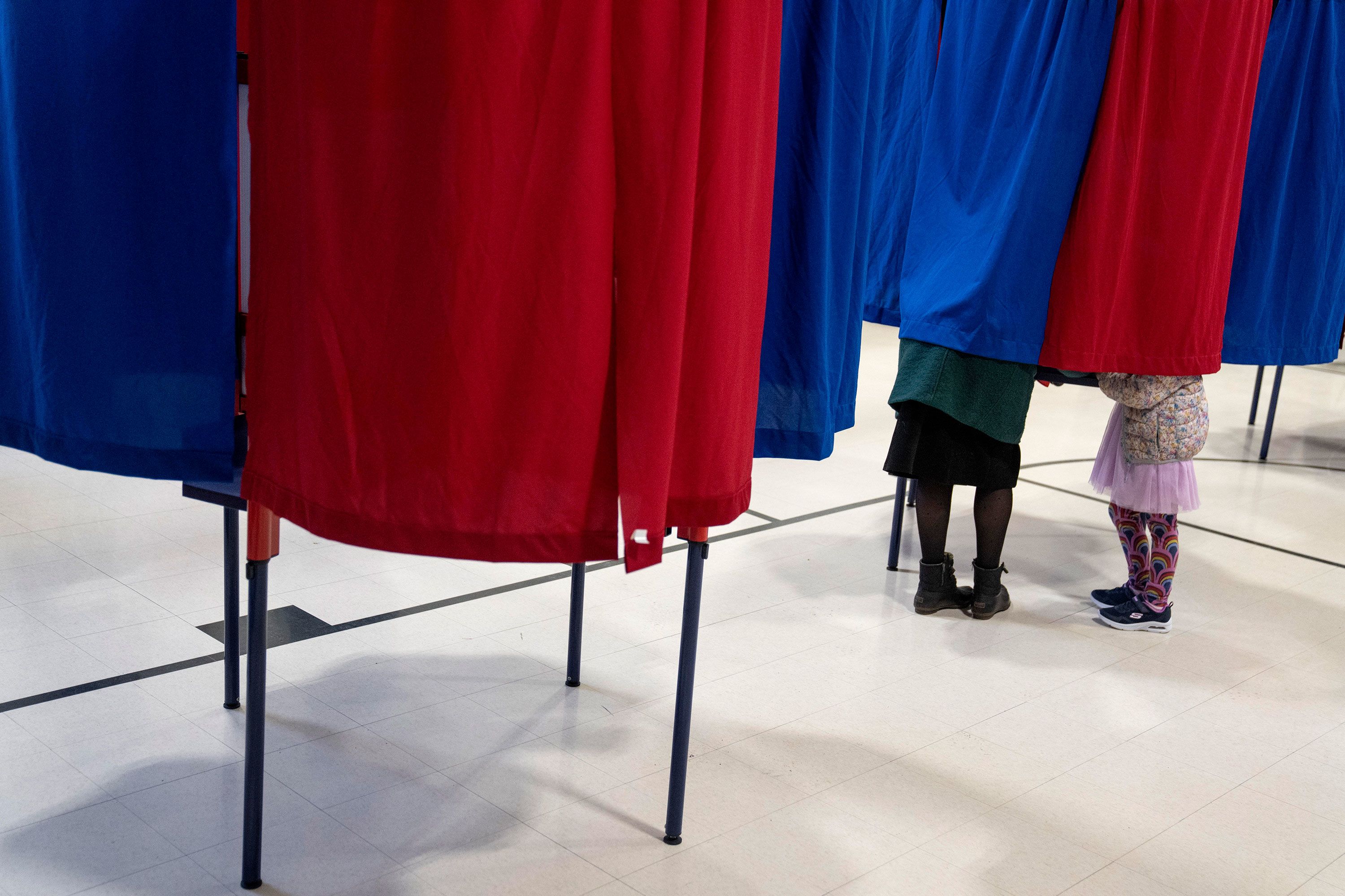 Kara Simard — with her 5-year-old daughter, Violet — casts a primary vote at a polling site in Manchester, New Hampshire, on Tuesday, January 23.