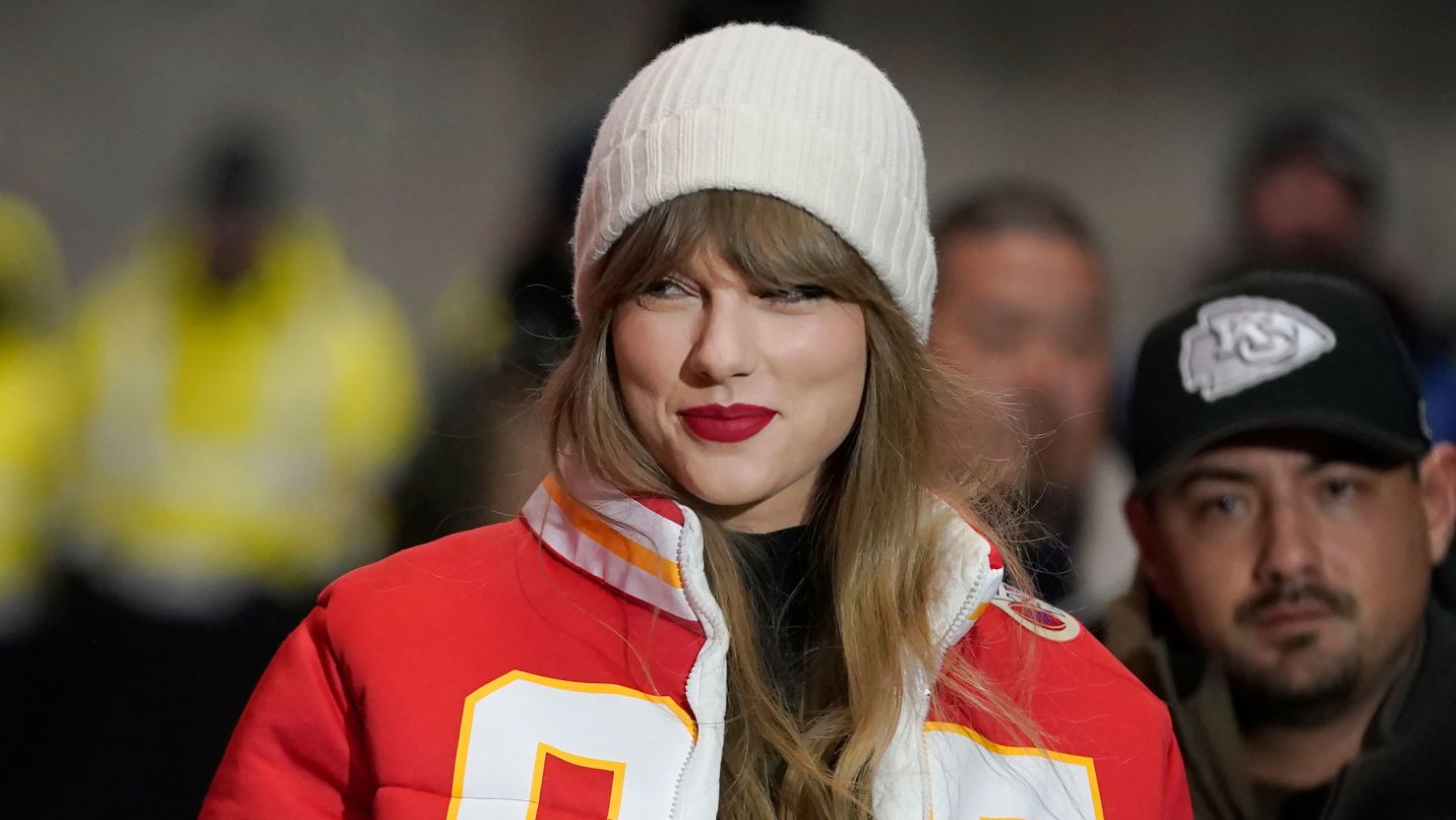 Taylor Swift continues to get screen time as she supports Travis Kelce ...