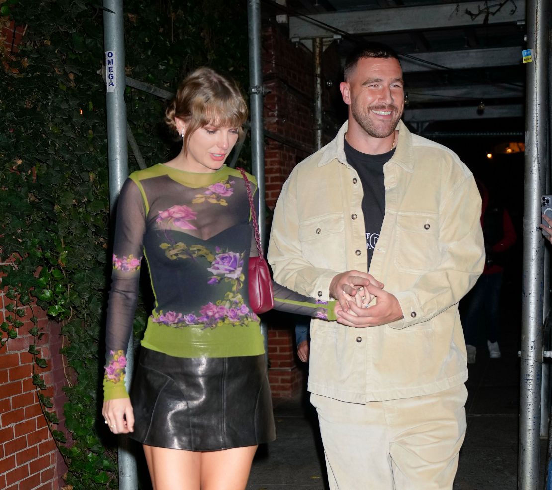 NEW YORK, NEW YORK - OCTOBER 15: Taylor Swift and Travis Kelce have dinner at Waverly Inn on October 15, 2023 in New York City. (Photo by Gotham/GC Images)