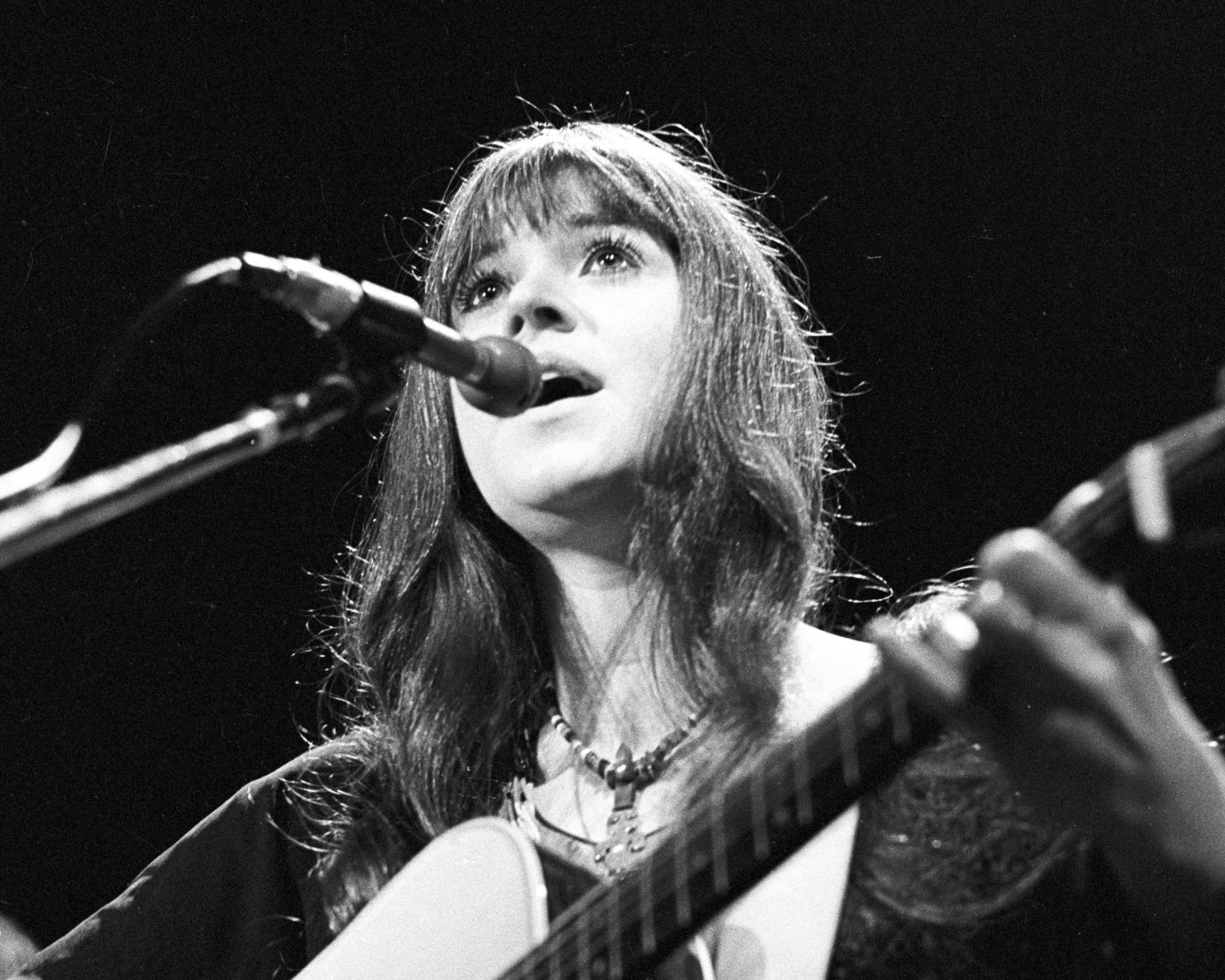 <a href="https://www.cnn.com/2024/01/25/entertainment/brand-new-key-singer-melanie-who-found-fame-at-woodstock-dead-at-76/index.html" target="_blank">Melanie Safka</a>, the singer who went by the mononym Melanie, died on January 23, according to Billy James of Glass Onyon PR. She was 76. Melanie performed at the Woodstock Festival in 1969 and was famous for songs including "Lay Down (Candles in the Rain)" and "Brand New Key."