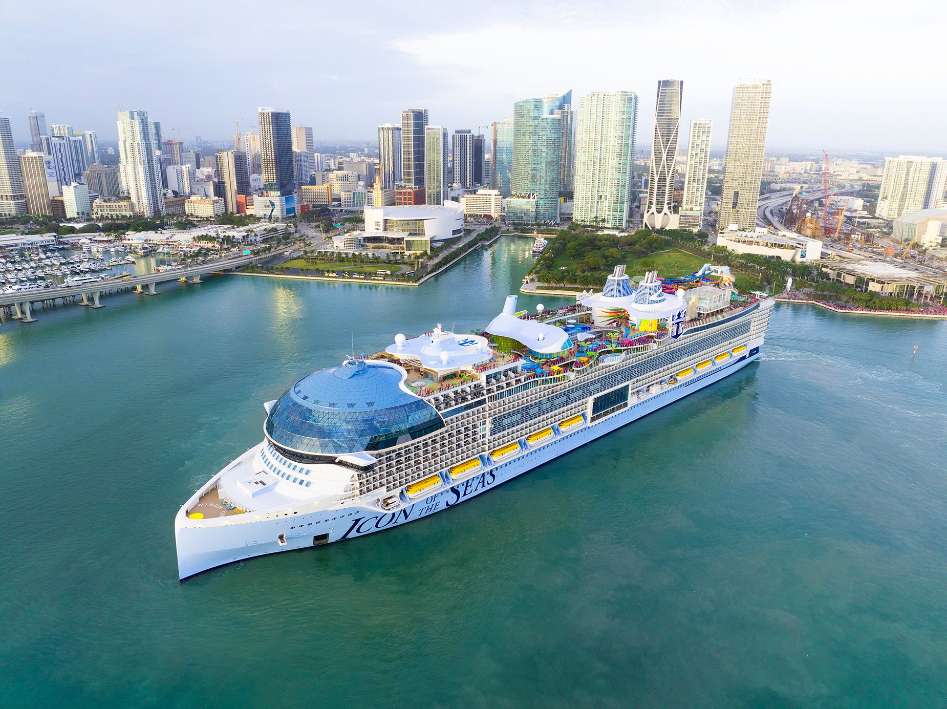 Icon of the Seas: The world's largest cruise ship sets sail on maiden  voyage | CNN