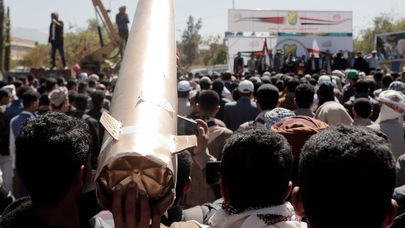 Nach einem Huthi-Raketenangriff brannte im Golf von Aden ein Öltanker