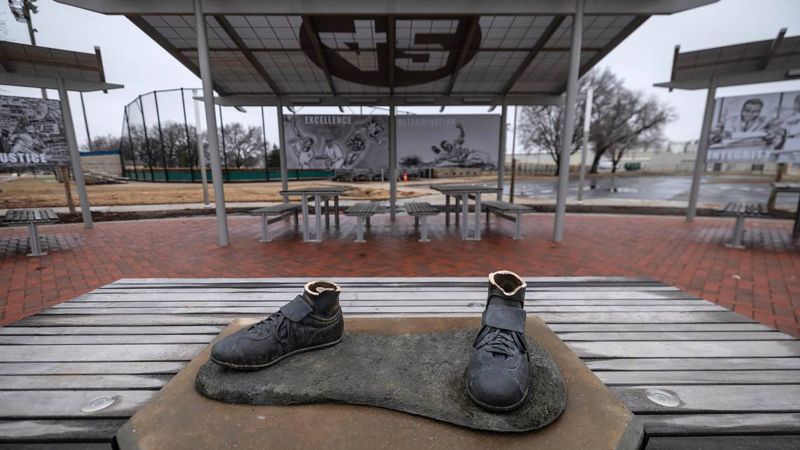 Jackie Robinson statue stolen from youth league field in Wichita, Kansas - CNN