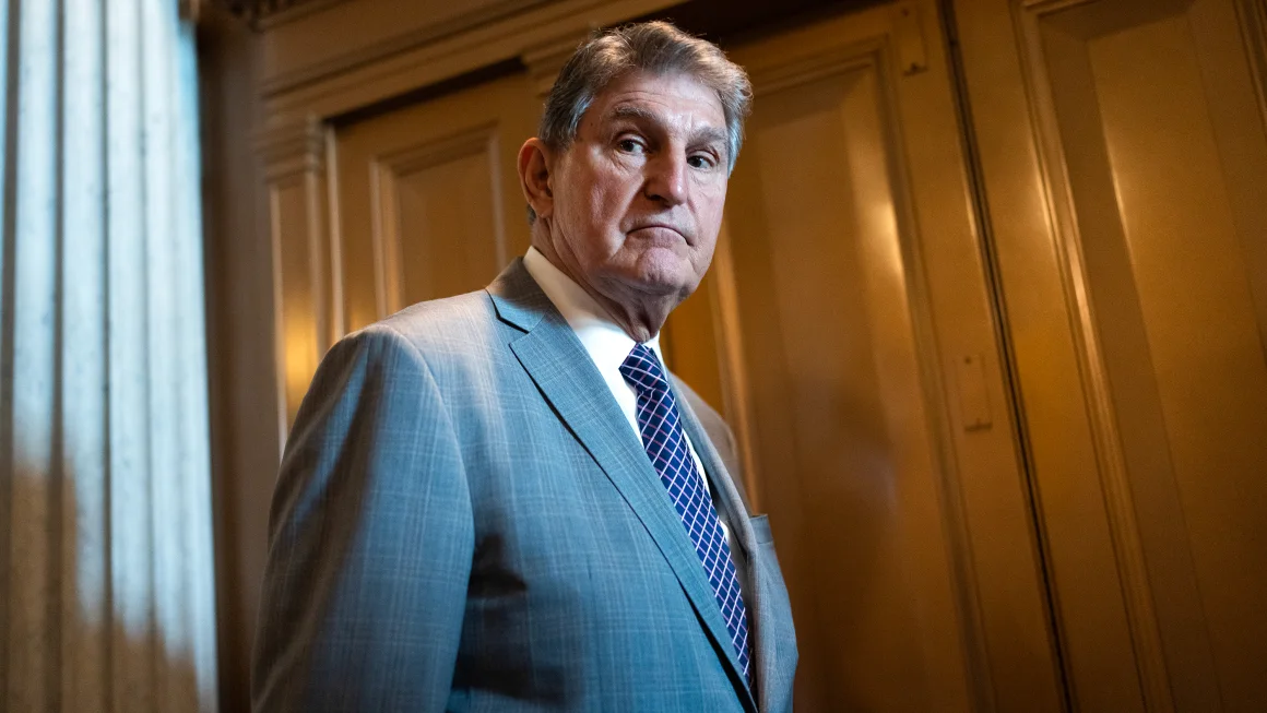CAN JOE MANCHIN RESCUE USA FROM TRUMP AND BIDEN? 🇺🇸