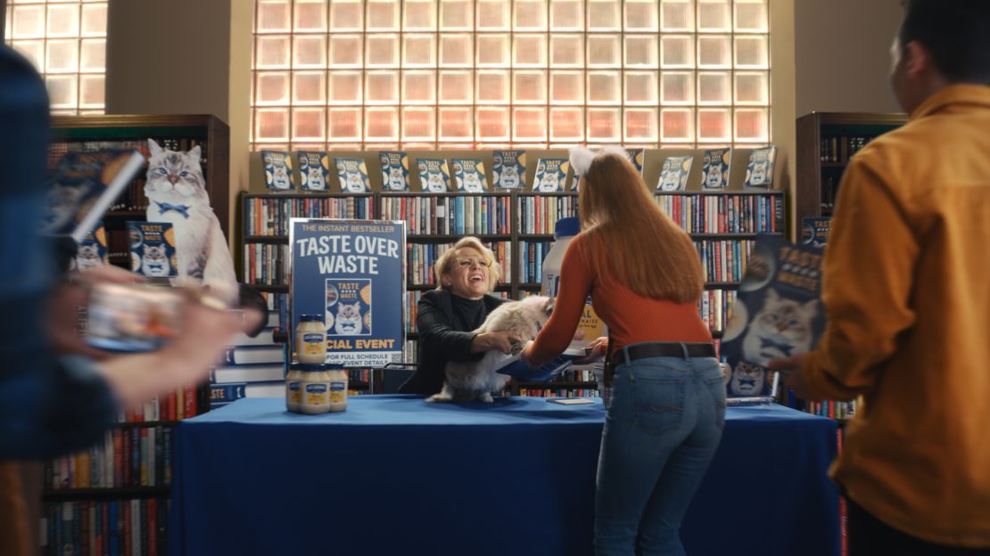 Interview with Kate McKinnon about her Super Bowl commercial for Hellmann's mayo with Pete Davidson and a cat.
