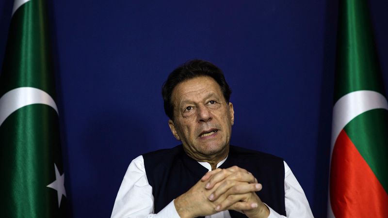 Бившият министър-председател на Пакистан Имран Хан е осъден на 10 години затвор