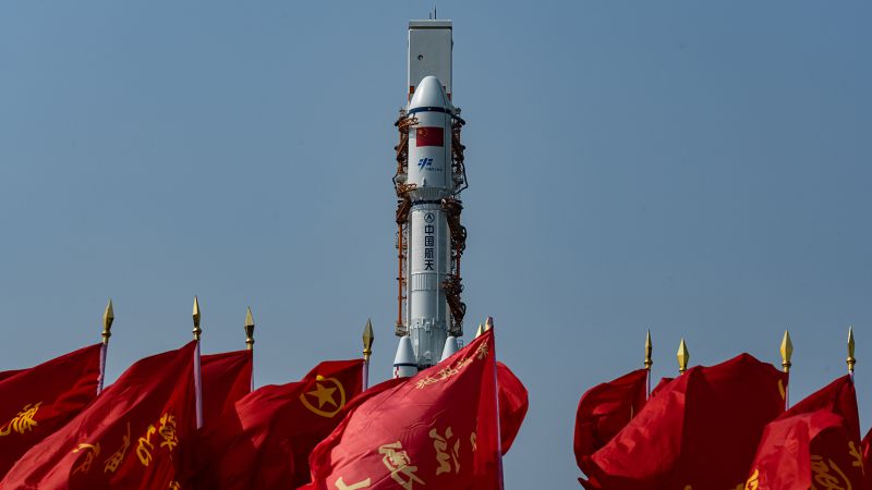 Китай измести водещ ракетен учен от ключов политически орган в разширяващата се военна чистка