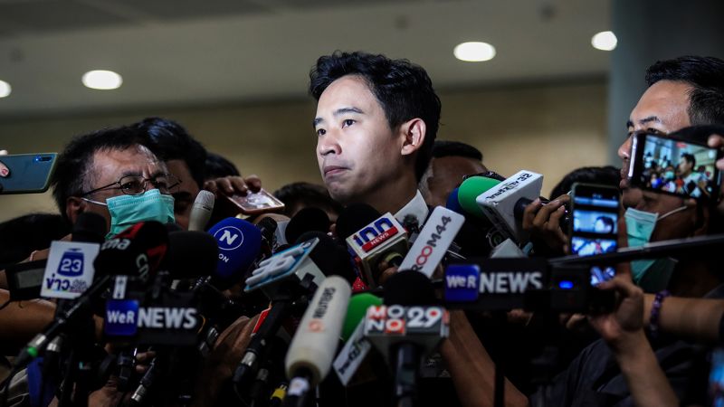Тайландски съд в сряда нареди на най популярната политическа партия в