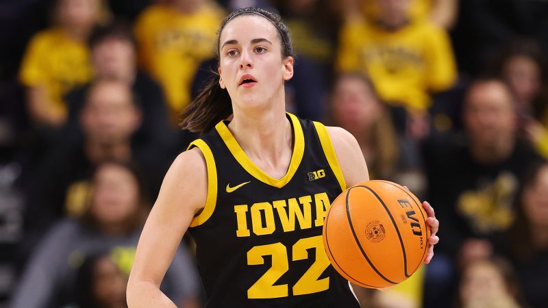 Caitlin Clark: Iowa superstar tallies 35 points to move up to second ...