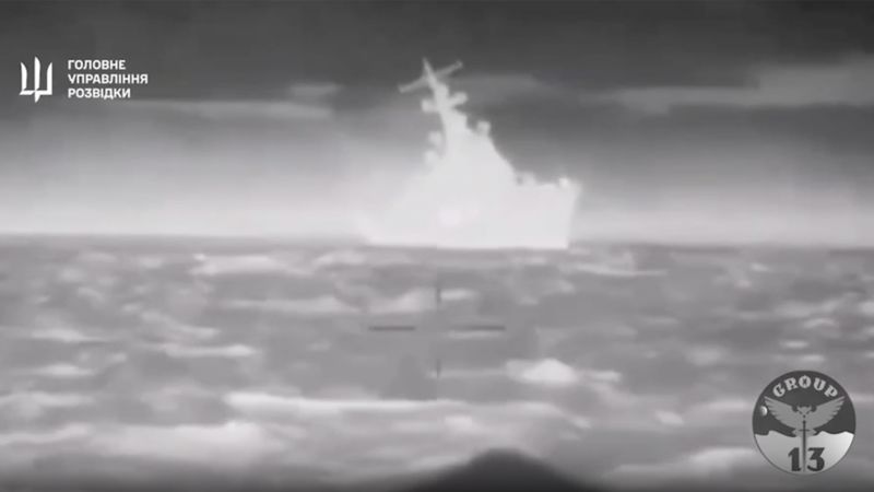 Украйна твърди, че е потопила руски военен кораб край бреговете на Крим и е отприщила „мащабен“ ракетен обстрел на полуострова