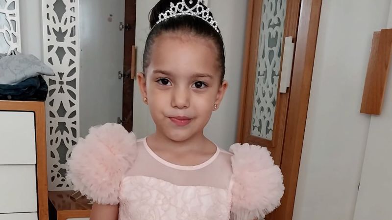 5 годишно палестинско момиче което беше блокирано в кола с мъртвите