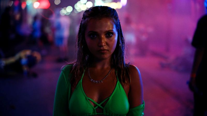 „Как да правим секс“ изследва тъмната страна на купоните от поколение Z