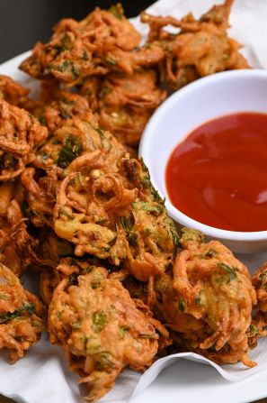 <strong>Pakora:</strong> These crispy fried veg or fish fritters are a classic finger food, best eaten hot.