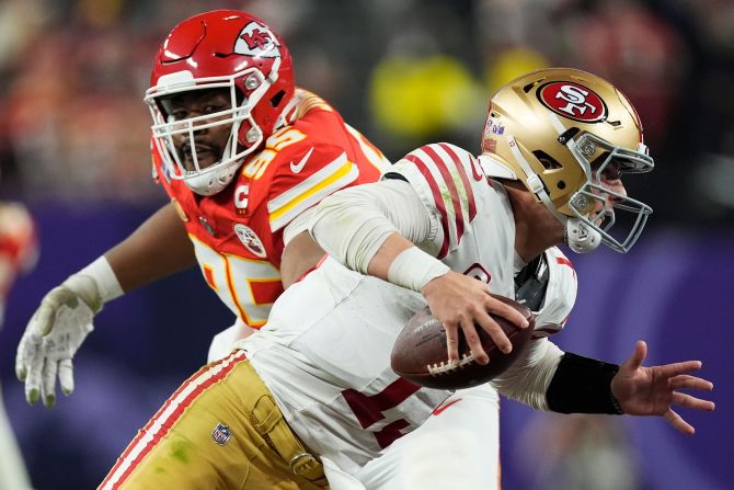 Chiefs defensive tackle Chris Jones chases 49ers quarterback Brock Purdy during the second half.