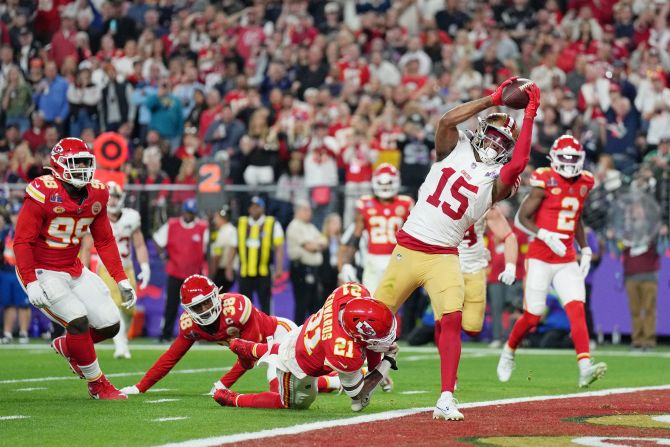 49ers wide receiver Jauan Jennings catches a 10-yard touchdown pass in the fourth quarter. The 49ers led 16-13 after the play. The extra point was blocked.