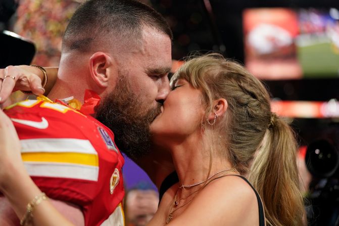 Chiefs tight end Travis Kelce kisses his girlfriend, singer Taylor Swift, during the postgame celebrations.