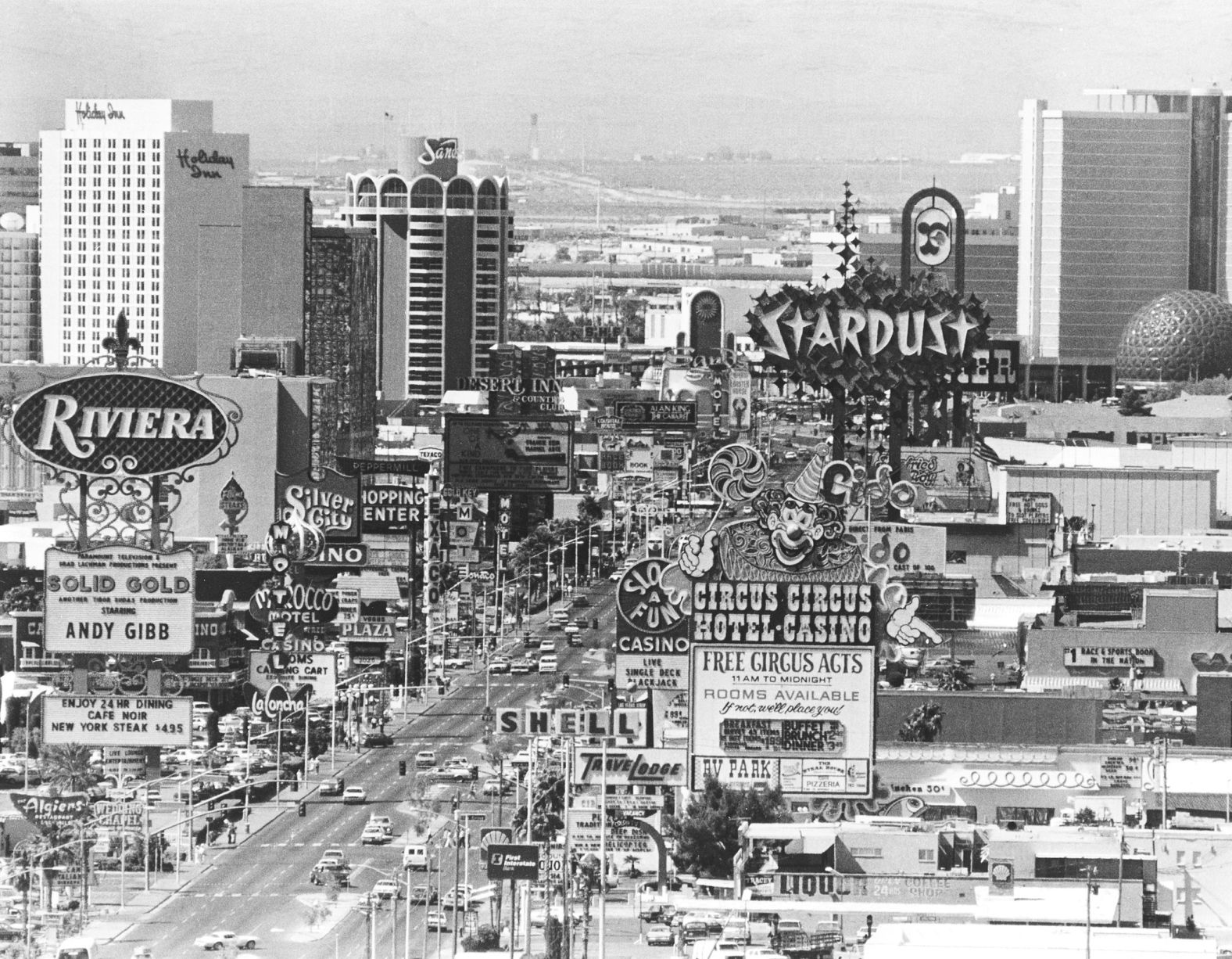 The Las Vegas Strip in 1984. Vegas went through a period of transition in the 1970s and 1980s, taking a more corporate, business-centered approach with the arrival of real estate moguls such as Howard Hughes, Kirk Kerkorian and Steve Wynn.