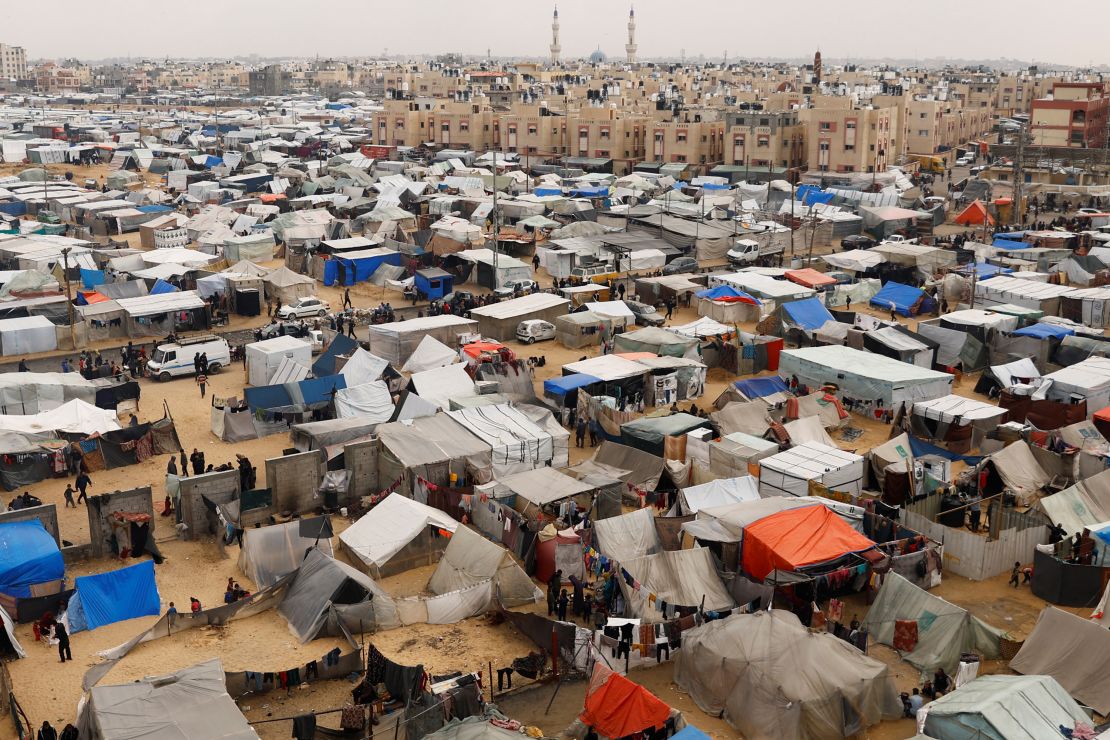 Displaced Palestinians, who fled their houses due to Israeli strikes, shelter at a tent camp, amid the ongoing conflict between Israel and Hamas, in Rafah in the southern Gaza Strip, February 27, 2024. REUTERS/Ibraheem Abu Mustafa