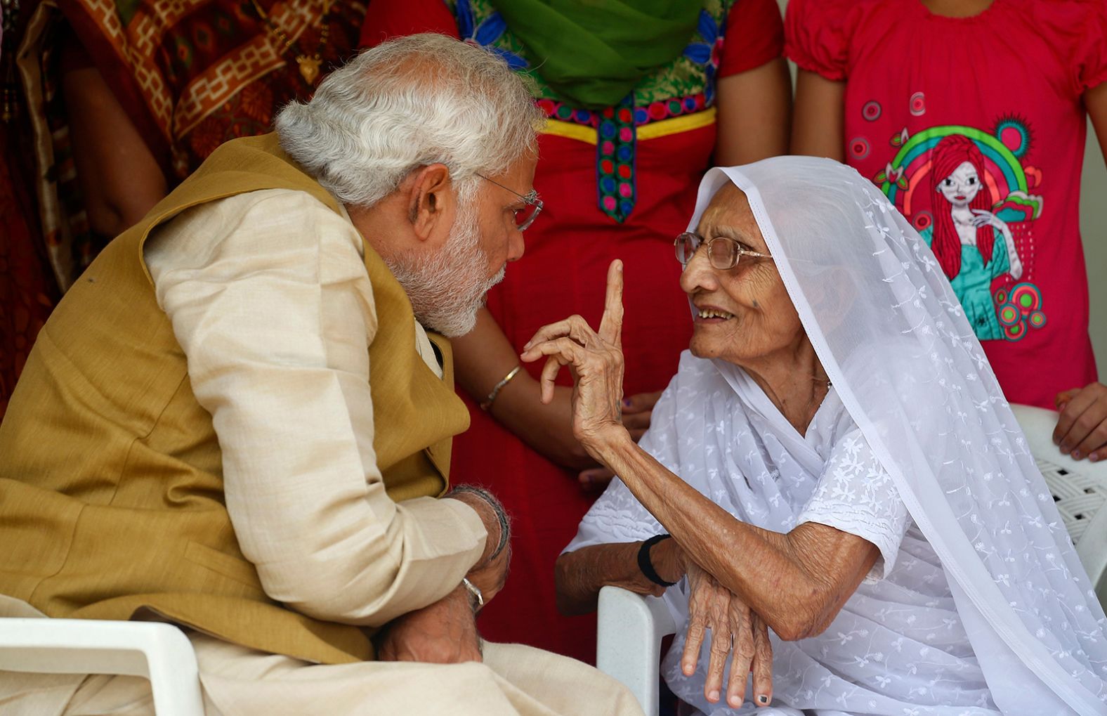 Modi seeks blessings from his 90-year-old mother, Hiraben, after preliminary results showed his party winning by a landslide, on May 16, 2014. 