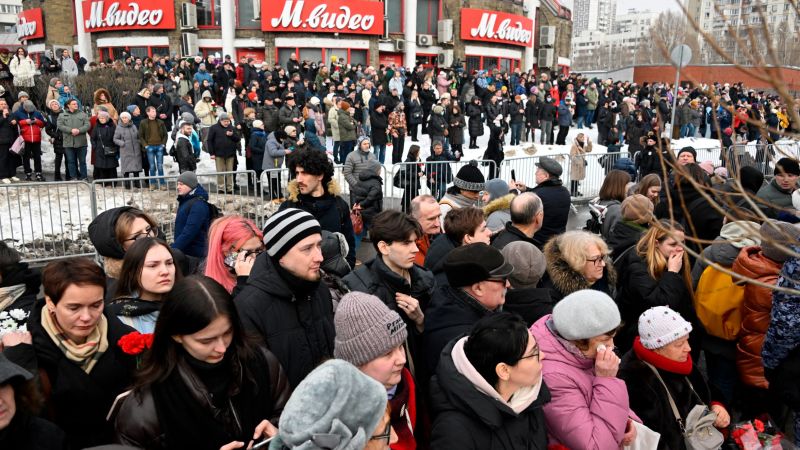 See massive crowd in Russia honoring Navalny