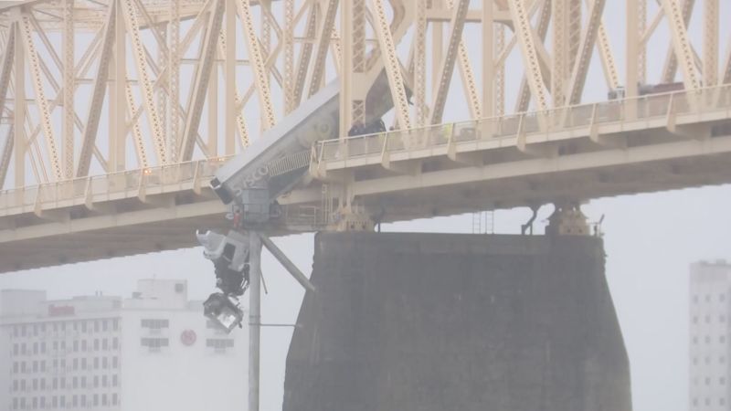 See the ‘harrowing’ rescue of driver from truck dangling off bridge