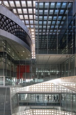 The interior of the Qatar Foundation headquarters is less uniform, although the strong reflective surfaces ensure the window pattern is repeated throughout.