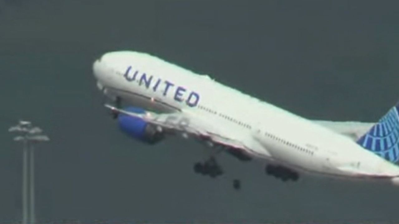 united airlines tire falls takeoff