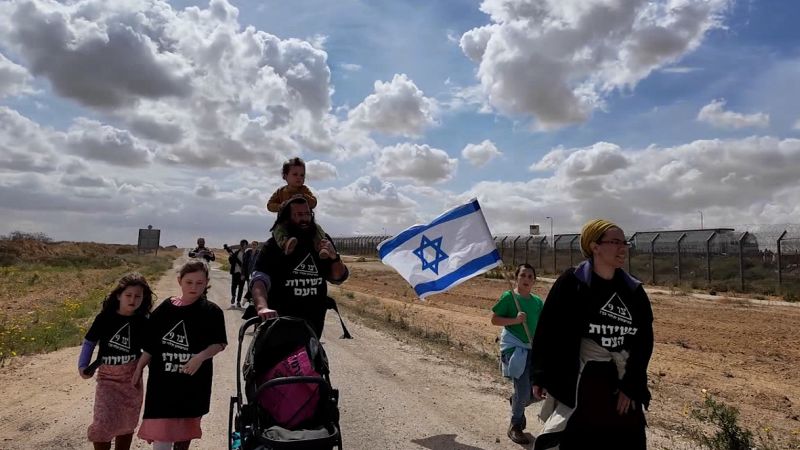 イスラエル人、ガザへの食料輸送の到着に抗議