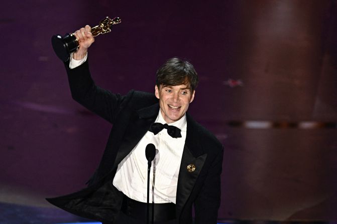Cillian Murphy celebrates after winning the Oscar for best actor ("Oppenheimer"). "I'm a very proud Irishman standing here tonight," <a href="https://www.cnn.com/entertainment/live-news/oscars-academy-awards-03-10-24/h_5b9575b476729d8bee0163293d63766b" target="_blank">he said</a>.