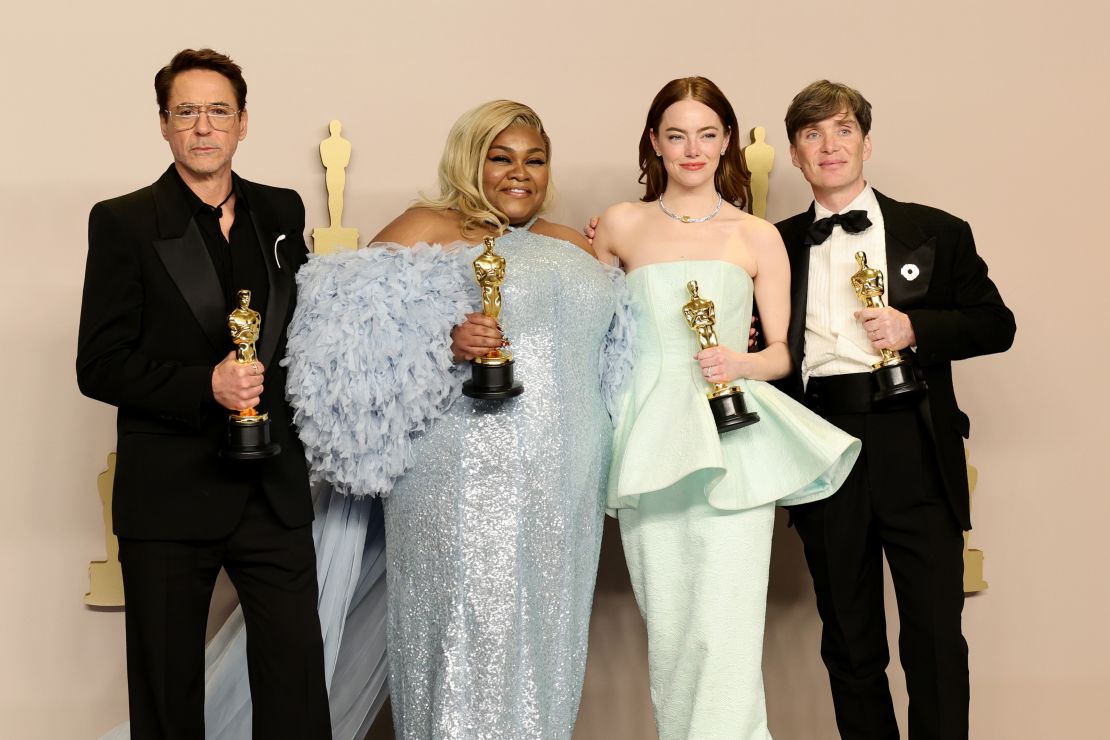 HOLLYWOOD, CALIFORNIA - MARCH 10: (L-R) Robert Downey Jr., winner of the Best Supporting Actor award for "Oppenheimer, Da'Vine Joy Randolph, winner of the Best Supporting Actress award for "The Holdovers", Emma Stone, winner of the Best Actress in a Leading Role award for "Poor Things", and Cillian Murphy, winner of the Best Actor in a Leading Role award for "Oppenheimer" pose in the press room during the 96th Annual Academy Awards at Ovation Hollywood on March 10, 2024 in Hollywood, California. (Photo by Arturo Holmes/Getty Images)