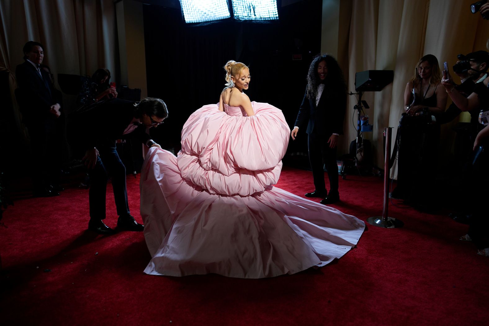 Ariana Grande arrives to the Oscars red carpet on Sunday, March 10. <a href="index.php?page=&url=https%3A%2F%2Fwww.cnn.com%2F2024%2F03%2F10%2Fstyle%2Fred-carpet-oscars-2024-looks%2Findex.html" target="_blank">See this year's best red carpet looks</a>.