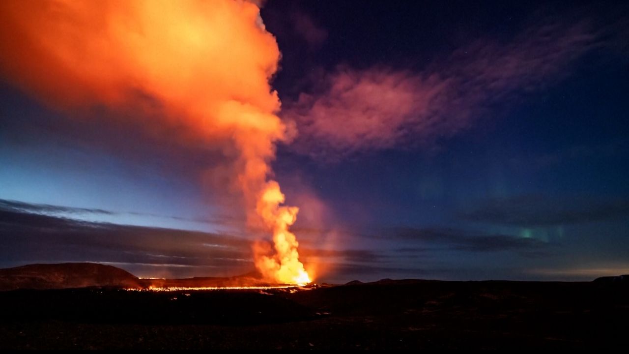 volcano northern lights iceland