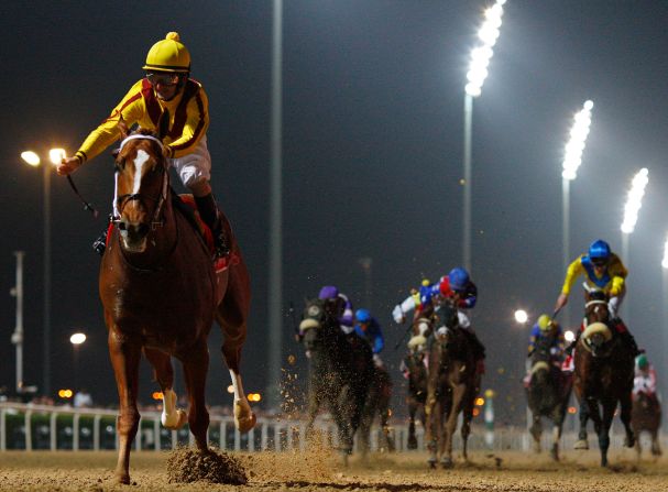 In 2008, American jockey Robby Albarado rode Curlin to victory by more than seven lengths, a new record at the time.