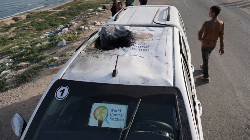 Израел атакува хуманитарните работници „систематично, кола по кола“, казва основателят на благотворителната организация, докато гневът нараства заради смъртоносната атака