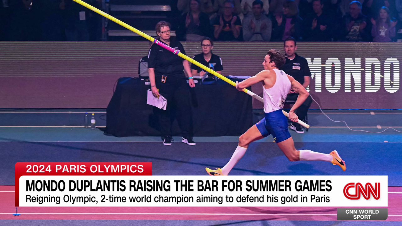 exp Duplantis Olympics Davies 040407aseg1 cnni sports FAST_00002001.png