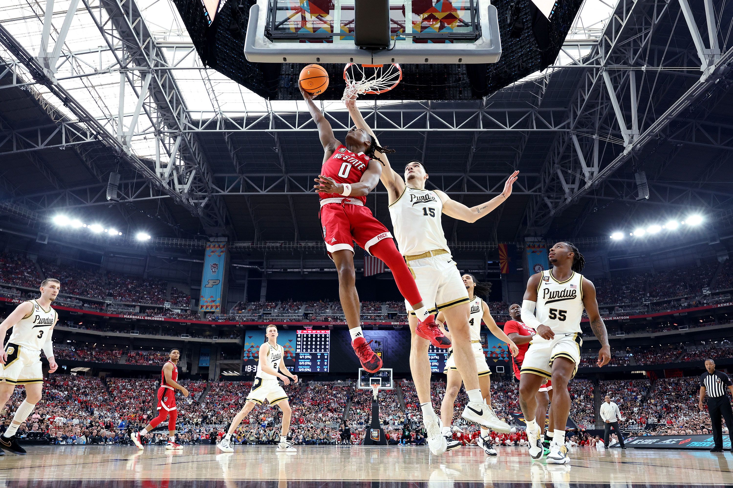 Horne goes for a layup against Edey.